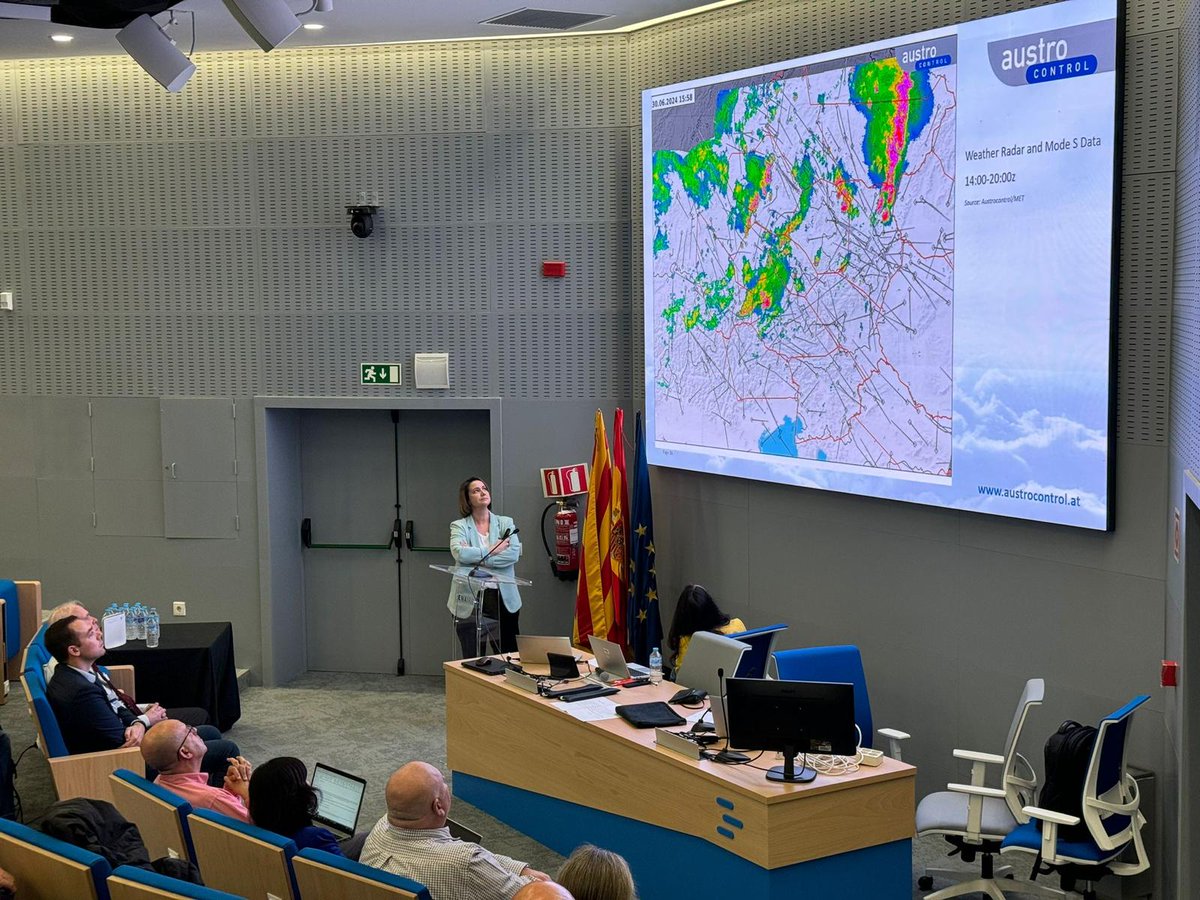 ENAIRE's tweet image. ☑️Los participantes tuvieron la oportunidad de escuchar a meteorólogos de #EUMETNET, DWD y #EUROCONTROL y el feedback del Network Manager Operations Centre de @eurocontrol.

➡️Además, se compartió la perspectiva de diversos proveedores de servicios de navegación aérea, con…