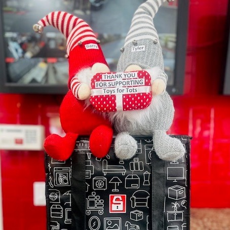 SPStorage's tweet image. There’s less than 2 weeks left to donate! Bring new, unwrapped toys to any SPS location by December 3rd and help us bring holiday joy to children and families in our community. 💝

Let’s hit our 6,000-toy goal together! 🎁
#SecurityPublicStorage #ToysForTots