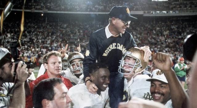 "Winners embrace hard work. They love the discipline of it, the trade-off they're making to win. Losers, on the other hand, see it as punishment. And that's the difference."
-- Lou Holtz