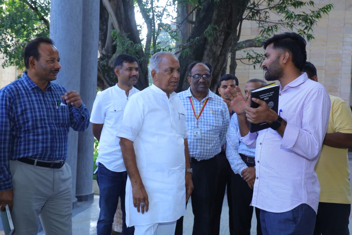 NsBoseraju's tweet photo. ಇದೇ ನವೆಂಬರ್ 29, ಶುಕ್ರವಾರ ಬೆಳಗ್ಗೆ 11 ಗಂಟೆಗೆ ಬೆಂಗಳೂರಿನ ಜವಾಹರಲಾಲ್ ನೆಹರು ತಾರಾಲಯದಲ್ಲಿ  @JNPlanetarium ನೂತನ ಕಟ್ಟಡ ಉದ್ಘಾಟನೆ, ಟೆಲಿಸ್ಕೋಪ್ ವಿತರಣೆ, ರಾಜ್ಯಮಮಟ್ಟದ ರಸಪ್ರಶ್ನೆ ಕಾರ್ಯಕ್ರಮ ಹಾಗೂ ಮಹಾತ್ಮಾ ಗಾಂಧೀಜಿ ಅವರ 155ನೇ ಜನ್ಮದಿನದ ಅಂಗವಾಗಿ ಏರ್ಪಡಿಸಲಾಗಿದ್ದ ರಾಜ್ಯ ಮಟ್ಟದ ಪ್ರಬಂಧ ಸ್ಪರ್ಧೆಯ ವಿಜೇತ ವಿದ್ಯಾರ್ಥಿಗಳಿಗೆ ಬಹುಮಾನ ವಿತರಣೆ ಕಾರ್ಯಕ್ರಮಗಳನ್ನು ಏರ್ಪಡಿಸಲಾಗಿದ್ದು, ಈ ಕಾರ್ಯಕ್ರಮಕ್ಕೆ ಸನ್ಮಾನ್ಯ ಮುಖ್ಯಮಂತ್ರಿಗಳಾದ ಶ್ರೀ ಸಿದ್ದರಾಮಯ್ಯ @siddaramaiah ಅವರು, ಉಪ ಮುಖ್ಯಮಂತ್ರಿಗಳಾದ ಶ್ರೀ ಡಿ. ಕೆ. ಶಿವಕುಮಾರ್‌ @DKShivakumar ಅವರು ಹಾಗೂ ಸಂಪುಟದ ಇನ್ನಿತರ ಸಚಿವರುಗಳು ಆಗಮಿಸಿ, ಉದ್ಘಾಟನೆ ನೆರವೇರಿಸಲಿದ್ದಾರೆ.

ಈ ಹಿನ್ನೆಲೆಯಲ್ಲಿ ಸ್ಥಳಕ್ಕೆ ಭೇಟಿ ನೀಡಿ ಪರಿಶೀಲಿಸಿ, ಕಾರ್ಯಕ್ರಮದ ರೂಪುರೇಷೆಗಳು ಹಾಗೂ ಪೂರ್ವಸಿದ್ಧತೆಗಳ ಬಗ್ಗೆ ಅಧಿಕಾರಿಗಳ ಜೊತೆ ಚರ್ಚಿಸಲಾಯಿತು.

On Friday, November 29, at 11 AM, a series of programs will be held at the Jawaharlal Nehru Planetarium in Bengaluru, including the inauguration of new building complexes, distribution of telescopes, a state-level quiz competition, and prize distribution to the winners of the essay competition organized in honour of Mahatma Gandhi's 155th birth anniversary. 

The event will be inaugurated by our the Hon'ble Chief Minister Shri Siddaramaiah, Hon'ble Deputy Chief Minister Shri D.K. Shivakumar, and other Cabinet Ministers, who will inaugurate the program.

In this regard, I chaired the review meeting to discuss the arrangements for the event.

#JawaharlalNehruPlanetarium
#MahatmaGandhiJayanti
#ScienceQuiz
#ScienceForAll
#Karnataka
#Congress
@KPCCKarnataka