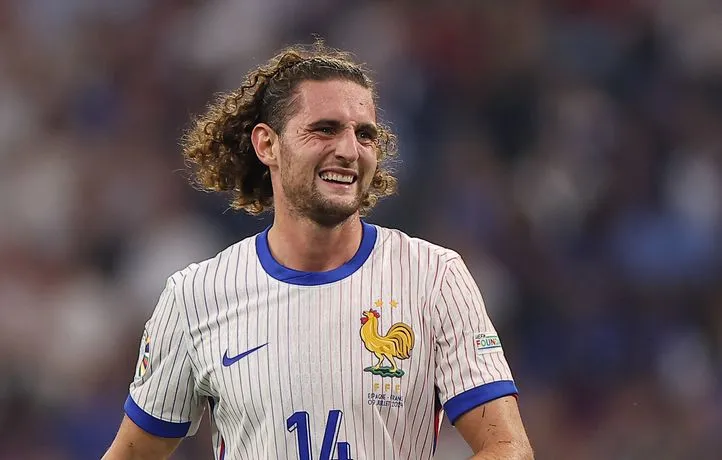 FCMarseille's tweet photo. #Rabiot : "Très heureux de retourner en sélection, ça s'est très bien passé. Très heureux de marquer avec les Bleus, je reviens à Marseille avec beaucoup d'enthousiasme pour repartie de l'avant après le dernier résultat..." #liveconf #OM https://t.co/vWzd3sq3ja