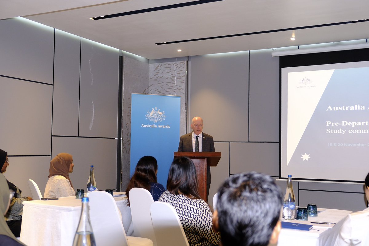 AusHCMV's tweet photo. Exciting times ahead for the 16 scholars of the @AustraliaAwards Scholarship 2025 as they prepare to embark on their journey to Australia 🇦🇺

High Commissioner, H.E David Jessup had the pleasure to meet the scholars and wish them all the best at their Pre-Departure Briefing. https://t.co/TFTdQS3Yjt