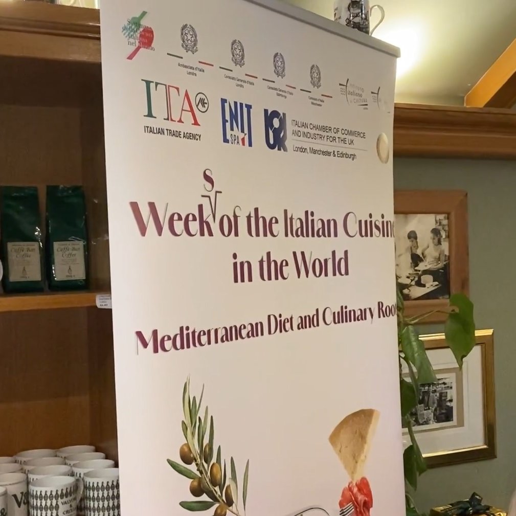 ItalyinEDI's tweet photo. Great audience last night at @ValvonaCrolla, for the IX Week of the Italian Cuisine in the World 🇮🇹☕️🍝🍕🍋
@PhilipContini shared the fascinating story of the shop, interwoven with Italian songs

#ItalianCuisineintheUK #SCIM2024

@ItalyinUK @iicedimburgo https://t.co/IeW0U9l2Wb