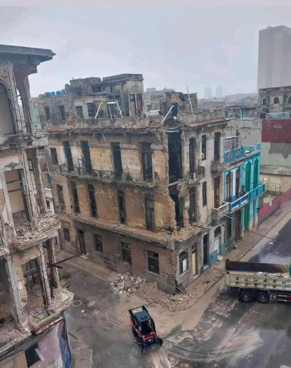 UKR_token's tweet photo. Esta foto no es #Ucrania.

Es la #Habana (#Cuba), después de padecer más de 65 años de “socialismo”. https://t.co/0ru9kUwTMv