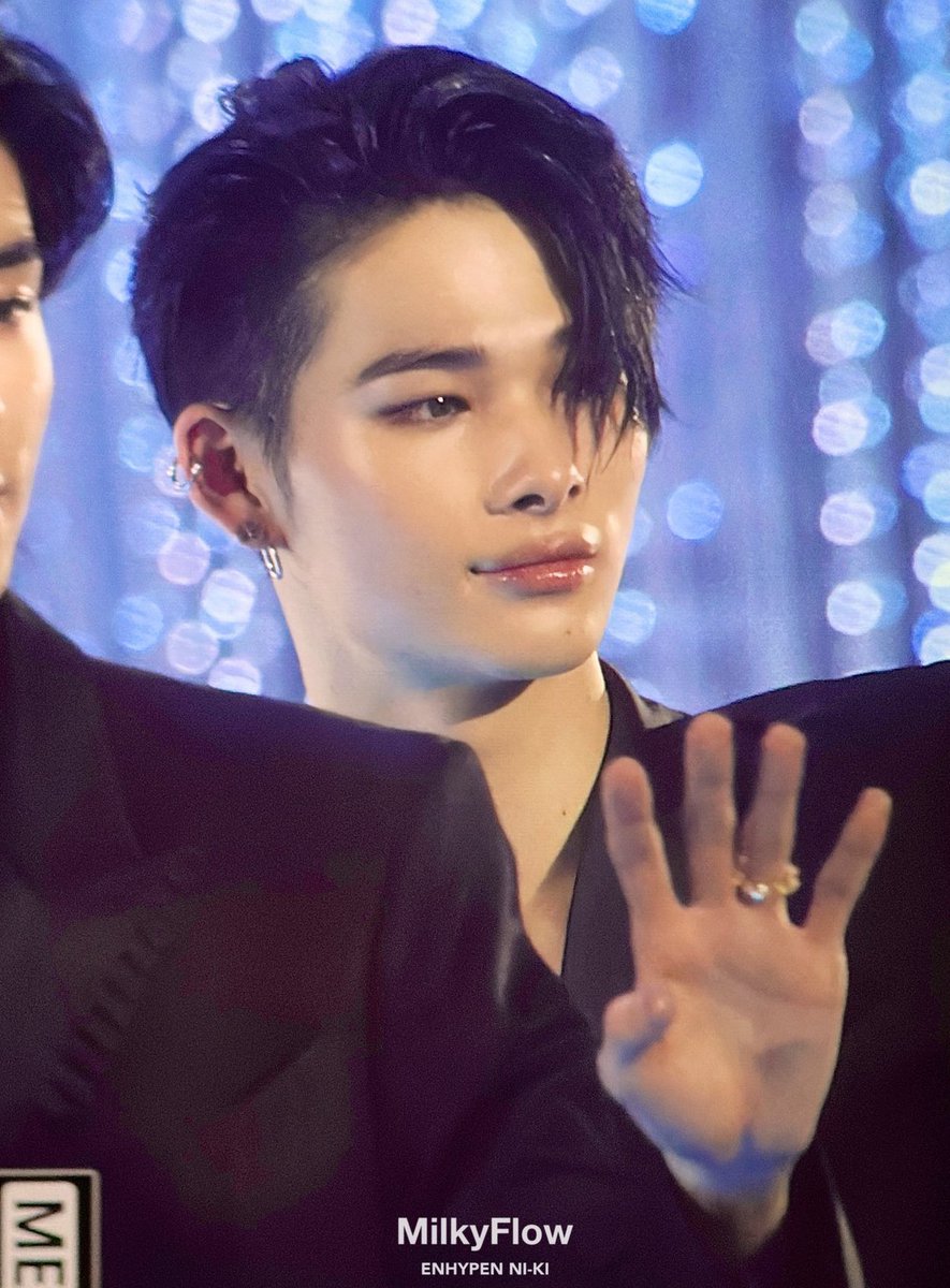 IM NOT KIDDING. EVEN HIS SMILE HURTS