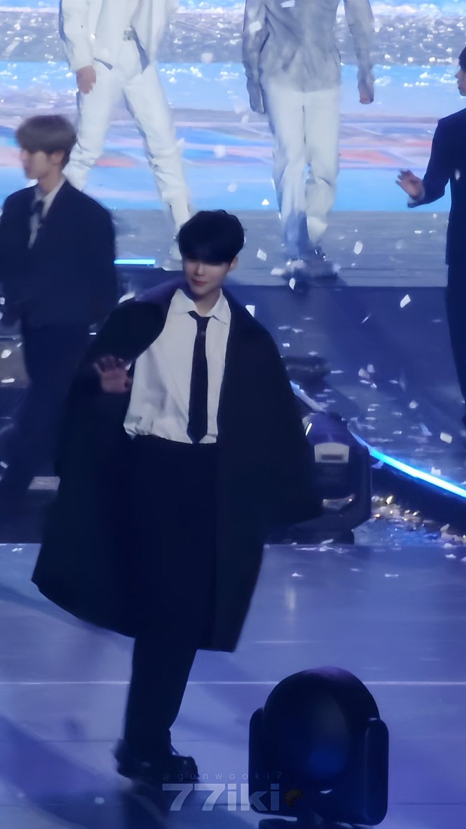 241122

#박건욱 #PARKGUNWOOK #朴乾旭 #パクゴヌク 
#ZEROBASEONE #ZB1 #제베원