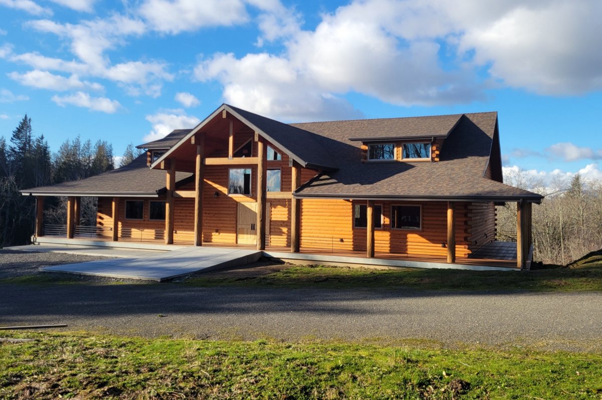 corbettoregon's tweet photo. Crown Point Country Museum has posted some great progress photos which are available on their website. Thank you to everyone that has helped make this happen and worked so hard to get this far! It's never too late to get more involved. Learn more here: https://t.co/6PV3smt8hY https://t.co/1VOtUgatKw
