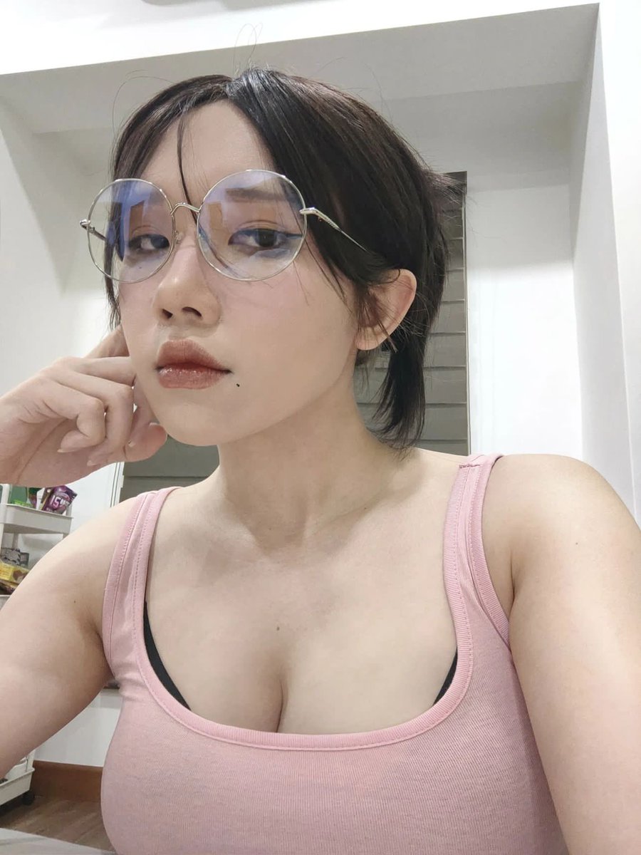 【网友投稿 No.1281】魅黑眼镜学姐 #眼镜娘 #眼镜妹 #投稿 #反差 #投稿曝光 #女友 #女友分享 
#女友系列 #女同学 #女同事 https://t.co/iiVSj1t5sN