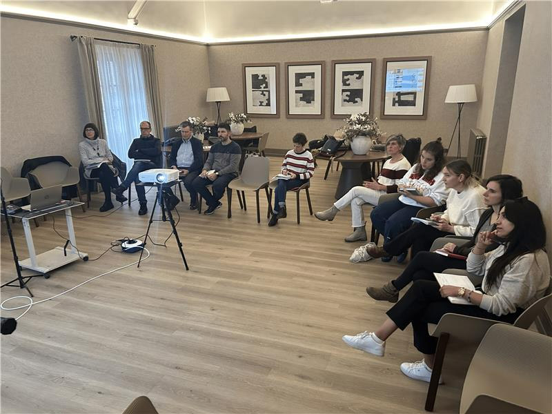 TurismoPro_na's tweet photo. 🔴Esta semana los comités técnicos de las #UGET han avanzado en el modelo de gobernanza y sus planes de sostenibilidad turística con 7 reuniones en #Olite #Lumbier #Aribe #Oieregi #Leitza #EstellaLizarra #Tudela

@CedernaGaralur | @tederural  | @ConsorcioZonaMe | @ConsorcioEder https://t.co/aL7k3j7HQq