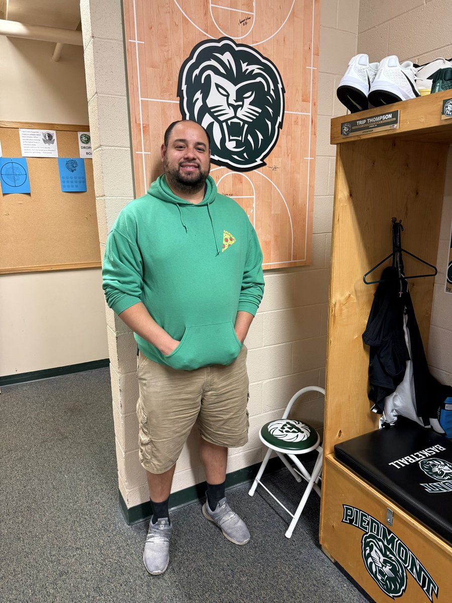 Lions_MBB's tweet photo. #AlumniBoard Really appreciated Tracey Gardner coming out to our home game this week. Always great to have alumni come back and visit the program! #classof2012 #together https://t.co/4nX3FGBAkP