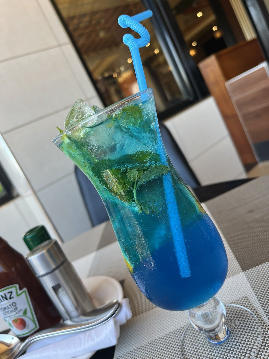 Ka juice mu budde😂🩵this is called a blue lagoon specially made by our chefs <a href="/mashafoodsug/">Masha Foods</a> ❤️🥰