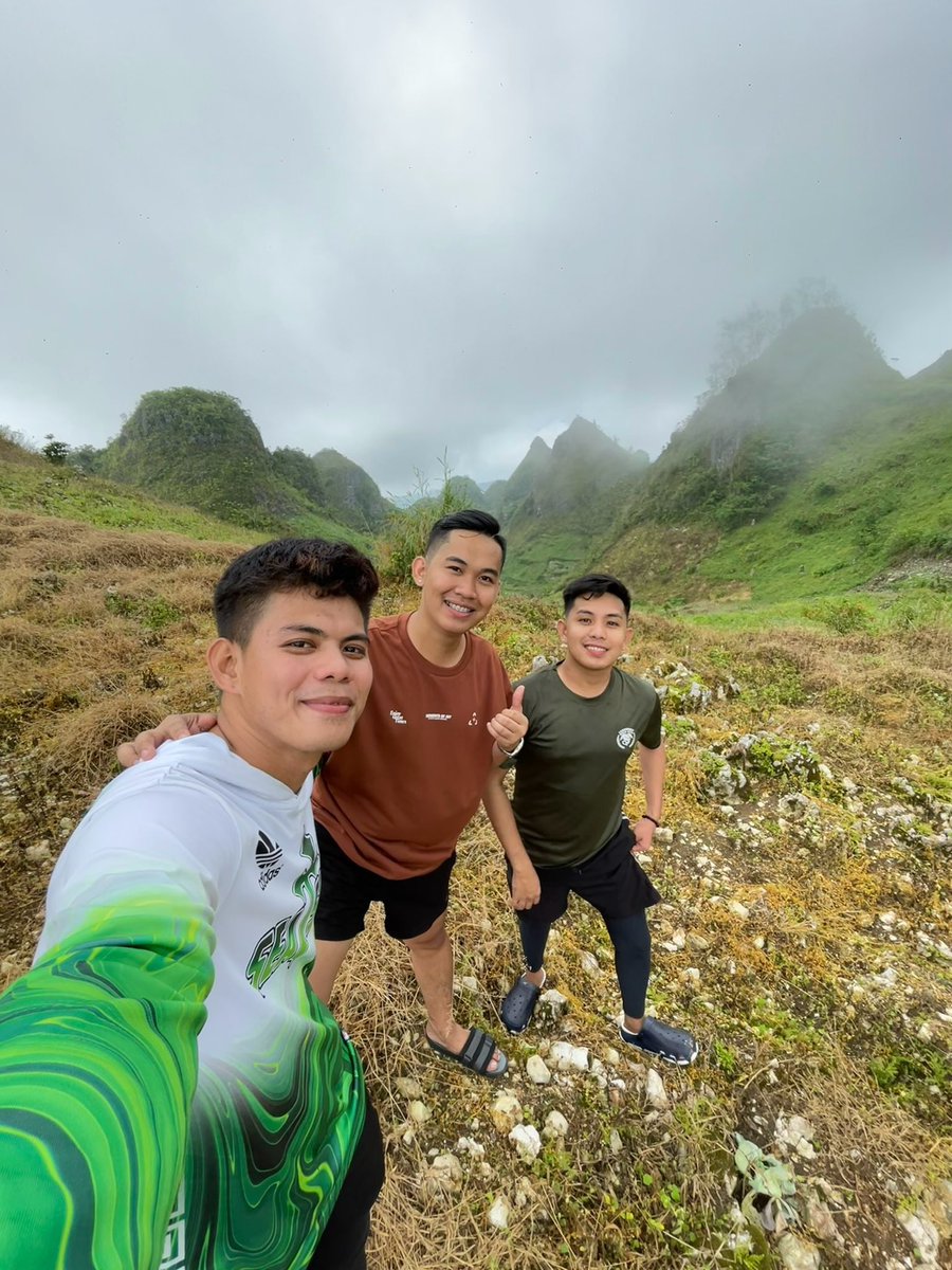 iamJoshua68's tweet photo. Single mi tanan. Ngita mig uyab 😆 https://t.co/tpylKIkuUO
