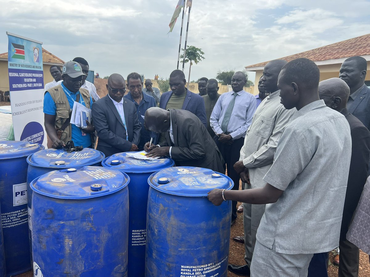 KenyiBetuel's tweet photo. HANDOVER ALERT! 

@MWRI_SouthSudan has handed over essential flood emergency items for Bor County to @StateMinistryHLPU, Jonglei State. Enhancing climate preparedness &amp; response in #SouthSudan #FloodRelief. The @Regional Climate Resilience Program (#RCRP) funded by @WorldBank. https://t.co/0ahMaH2GpY
