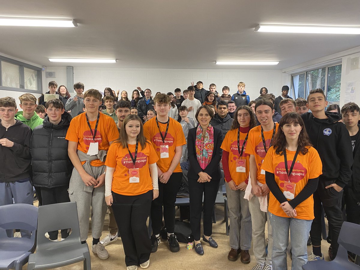 Swiss_IRL's tweet photo. 🇨🇭linguistic diversity #Thinklanguage -Ambassador Jenny Piaget was delighted to present🇨🇭linguistic &amp; cultural diversity to 70 students @ETSSWicklow school in a lively discussion. Multilingualism is enshrined in🇨🇭culture with 4 national languages German, French, Italian &amp; Romansh https://t.co/rnWrPKQwIh
