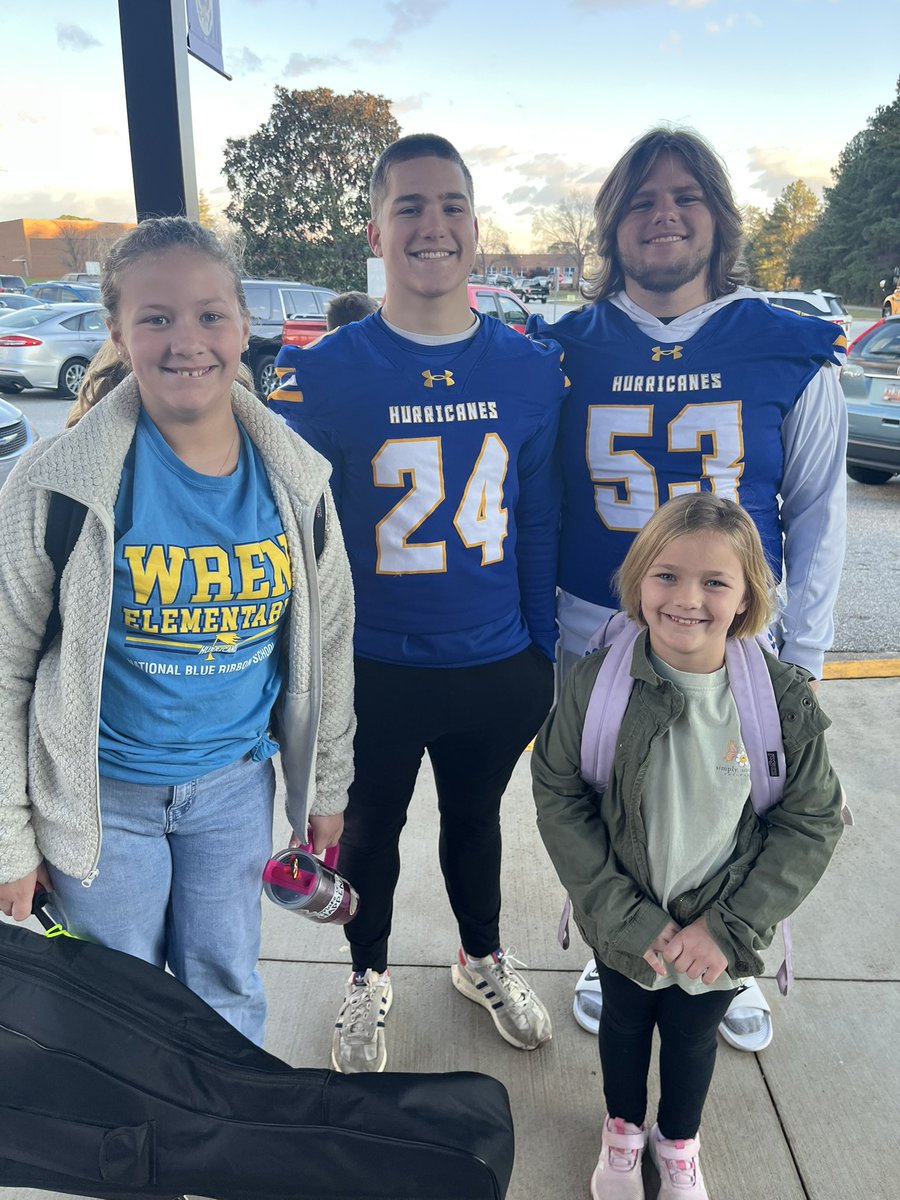 MrCoachFrate's tweet photo. 🌴🌀🏈GAMEDAY IN PIEDMONT‼️

☑️Warm clothes on 🧤
☑️Car Doors opened 🚗
☑️Smiles everywhere 😊

Come out tonight to @OfficialWren at 730 to watch you @OfficialWrenFB play a 2nd round matchup against Camden. 🌴🌀GO CANES‼️🌴🌀@CoachPerdomo @ASD_1Excellence @Miller_Jordan3 https://t.co/UAAWhxxqXR