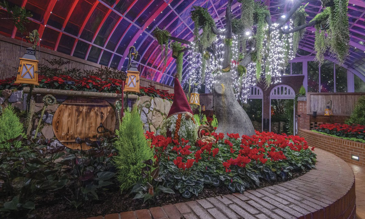 🤩Phipps Holiday Magic has incredible enchanted displays like GNOME other!🤩

Venture through our Serpentine Room to see our gnomish village as they decorate their own trees with straw stars, mushrooms, pinecones and more!

More: phipps.conservatory.org/calendar/detai… 

Photo © Paul g. Wiegman