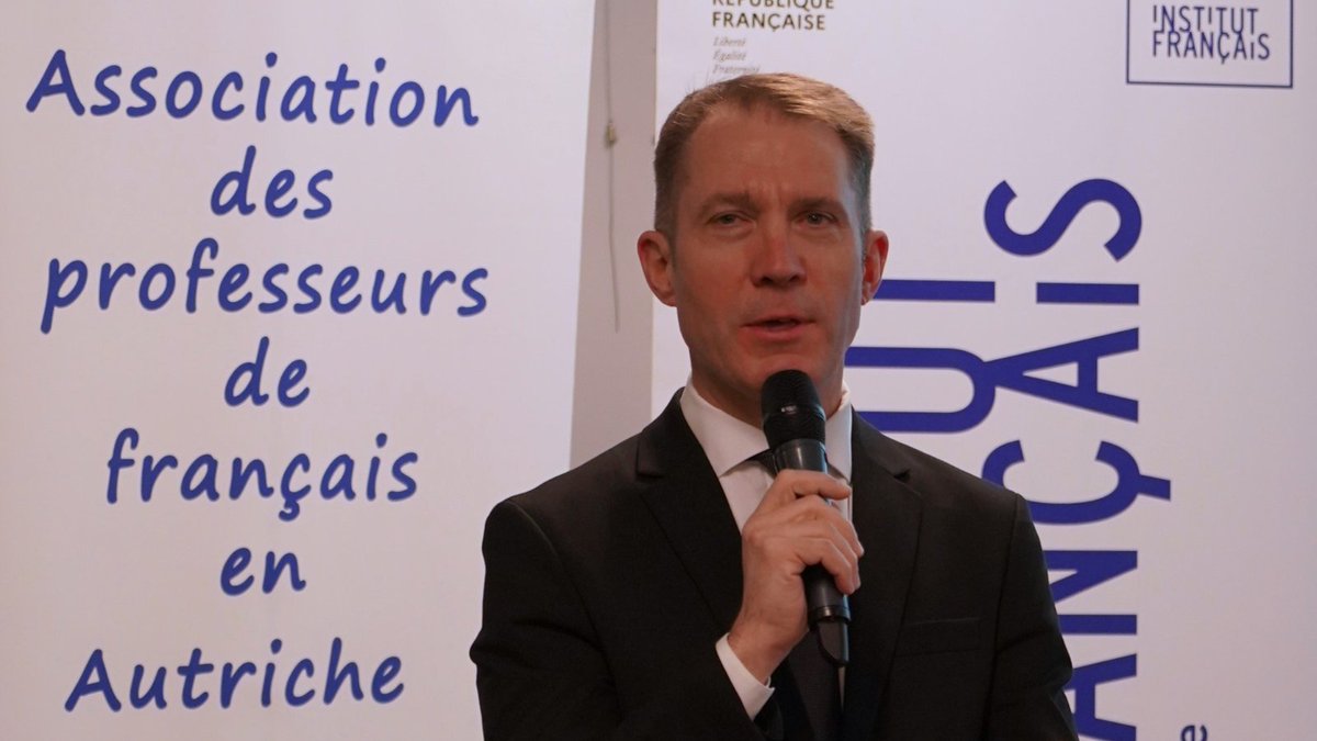France_Autriche's tweet photo. Anlässlich des Internationalen Tags der Französischlehrenden hatte der🇫🇷 Botschafter in 🇦🇹Matthieu Peyraud das Vergnügen, zahlreiche Lehrende und ihre VertreterInnen zu begrüßen und an einem geselligen Moment in der Mediathek des @IF_Autriche  teilzunehmen. Vielen Dank! 🇫🇷🤝🇦🇹 https://t.co/IVUrev355q