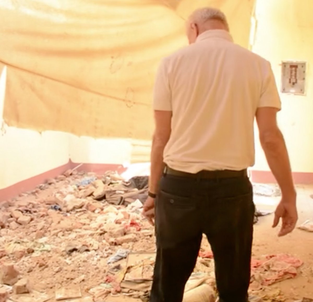 NRC_Egeland's tweet photo. Geneina, Darfur: This was a home of a family with children, that has been completely destroyed &amp; looted.
The house is next to our previous office, which was also looted. 
Across the floor amongst the rubble there are children’s clothing &amp; children's books, now in the rubble. 
1/2 https://t.co/1wjsiFK10Q