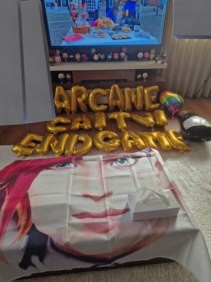 fhjxregui's tweet image. getting everything ready #Arcane