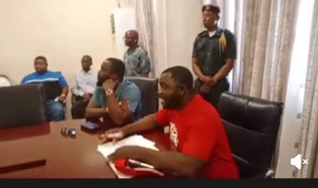 As mandated,by the Acting Chairperson on Rules Order and Administration James Kolleh has started performing his function. He is currently holding a meeting with all Directors of the House of Representatives.
JK was appointed by Deputy Speaker Thomas Fallah to replace Marvin Cole.