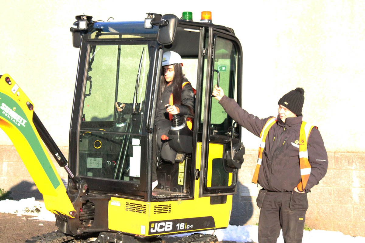 StMachar_WA's tweet photo. S3 enjoyed sampling careers in Construction courtesy of WM Donald &amp; DYW. Pupils tried bricklaying, drainage, block paving, learning how to build roofs, using a mini digger &amp; construction design. A big thanks to all companies involved. @RobertsonGroup  @Banconhomes @DYW_NorthEast https://t.co/44fsp5RmoQ
