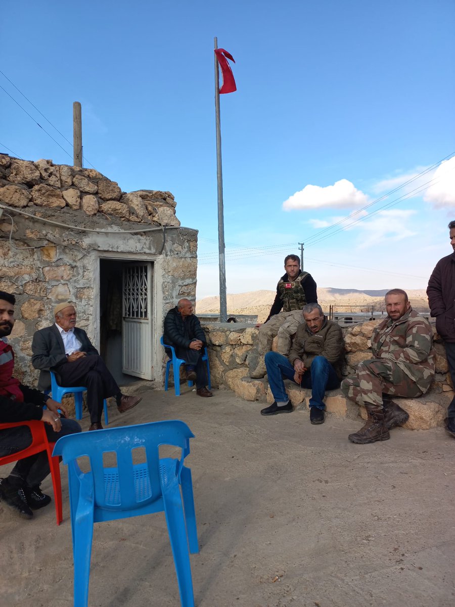 savurtarimorman's tweet photo. #TarımSahada
Savur İlçe Tarım Müdürümüz ve teknik personellerimiz Üçkavak,Yenilmez,Kayatepe  köylerimizde  çiftiçimize yeni destekleme modelini anlattı.
@TCTarim 
@ibrahimyumakli 
@Mardiniltarim 
@MenduhDinler https://t.co/nfkACrGLY2