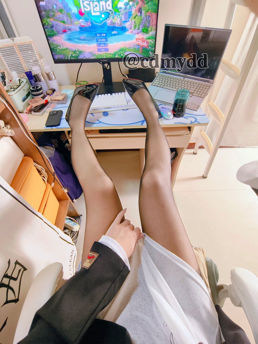 为什么还这样对我？
穿上了你最爱的黑丝高跟，却让咱挖矿，钓鱼，种地…
||#伪娘 #男娘 #cd #雌堕 #可爱的男孩子