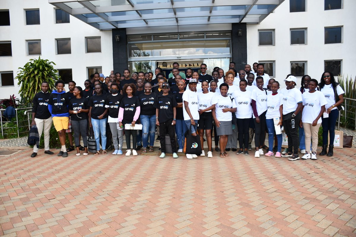 TheRCTI_RCMRD's tweet image. Today, we wrapped up #GISWeek in style! Our students explored the transformative power of GIS through expert talks, ignite talks, and exciting trivia, celebrating how GIS is Mapping Minds and Shaping the World. 🎉 #RCTI #RCOE #GISDay2024