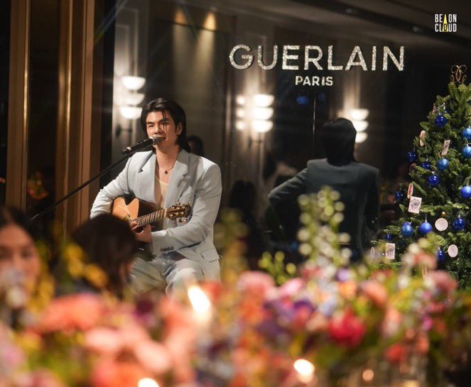 ท้องฟ้าหล่อจังวันนี้ ^^ 

EXTRAORDINARY GUERLAIN X MILE 

<a href="/milephakphum/">mile phakphum</a> #MilexGuerlainBeExtraordinary