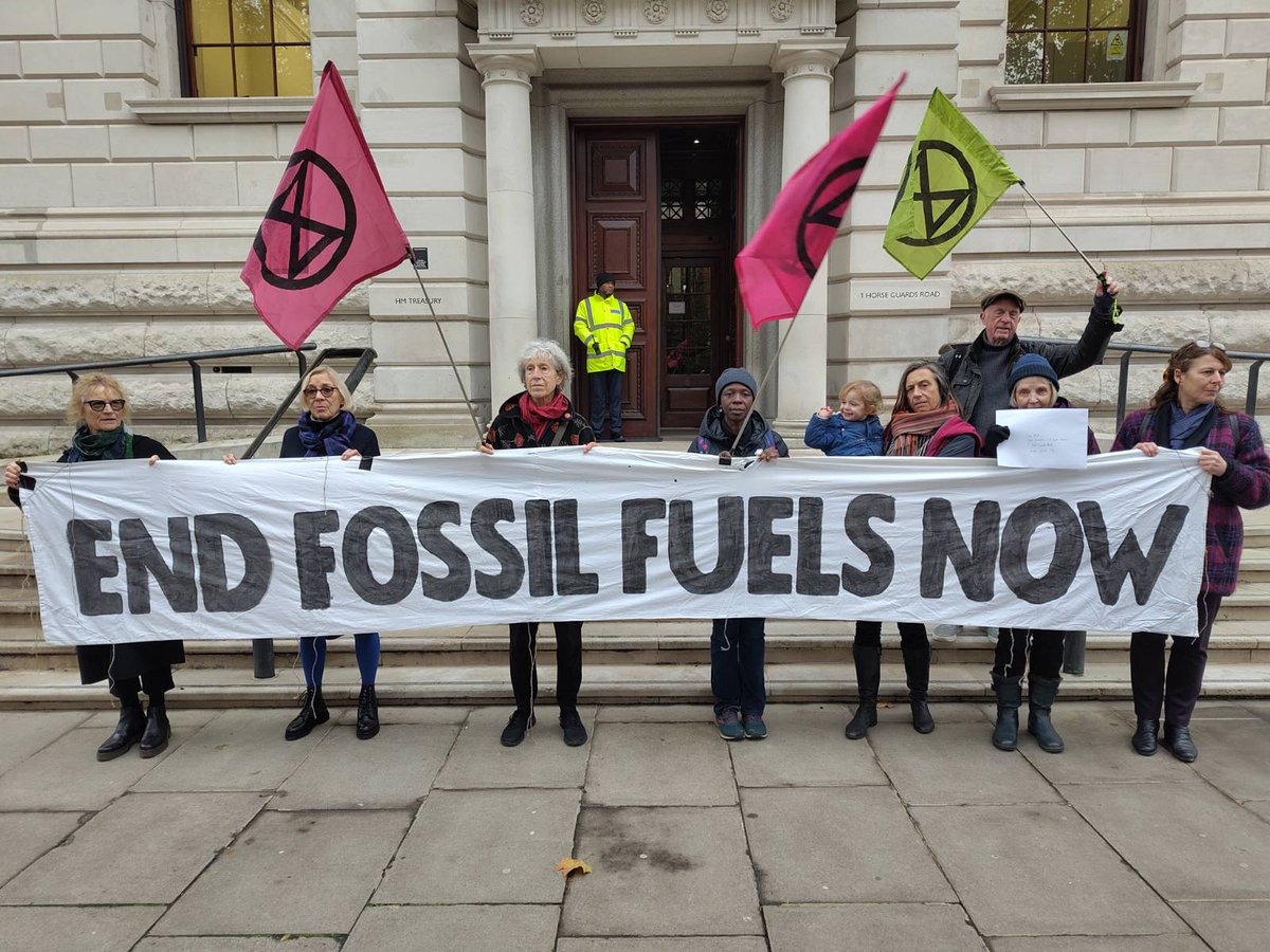 XR Money Rebellion 🌍🌱🏳️⚧️ (@money_rebellion) on Twitter photo ‼️ LEADERSHIP NEEDED ‼️ #MoneyRebellion urge <a href="/Ed_Miliband/">Ed Miliband</a>, <a href="/jreynoldsMP/">Jonathan Reynolds</a>, <a href="/KerryMP/">Kerry McCarthy</a> REFUSE approval for <a href="/UKEF/">UK Export Finance</a> (UK Export Finance) to guarantee Total's murderous climate bomb gas project in #Mozambique 💣
#StopTotal #ClimateJustice
1/7 ‼️ LEADERSHIP NEEDED ‼️ #MoneyRebellion urge <a href="/Ed_Miliband/">Ed Miliband</a>, <a href="/jreynoldsMP/">Jonathan Reynolds</a>, <a href="/KerryMP/">Kerry McCarthy</a> REFUSE approval for <a href="/UKEF/">UK Export Finance</a> (UK Export Finance) to guarantee Total's murderous climate bomb gas project in #Mozambique 💣
#StopTotal #ClimateJustice
1/7