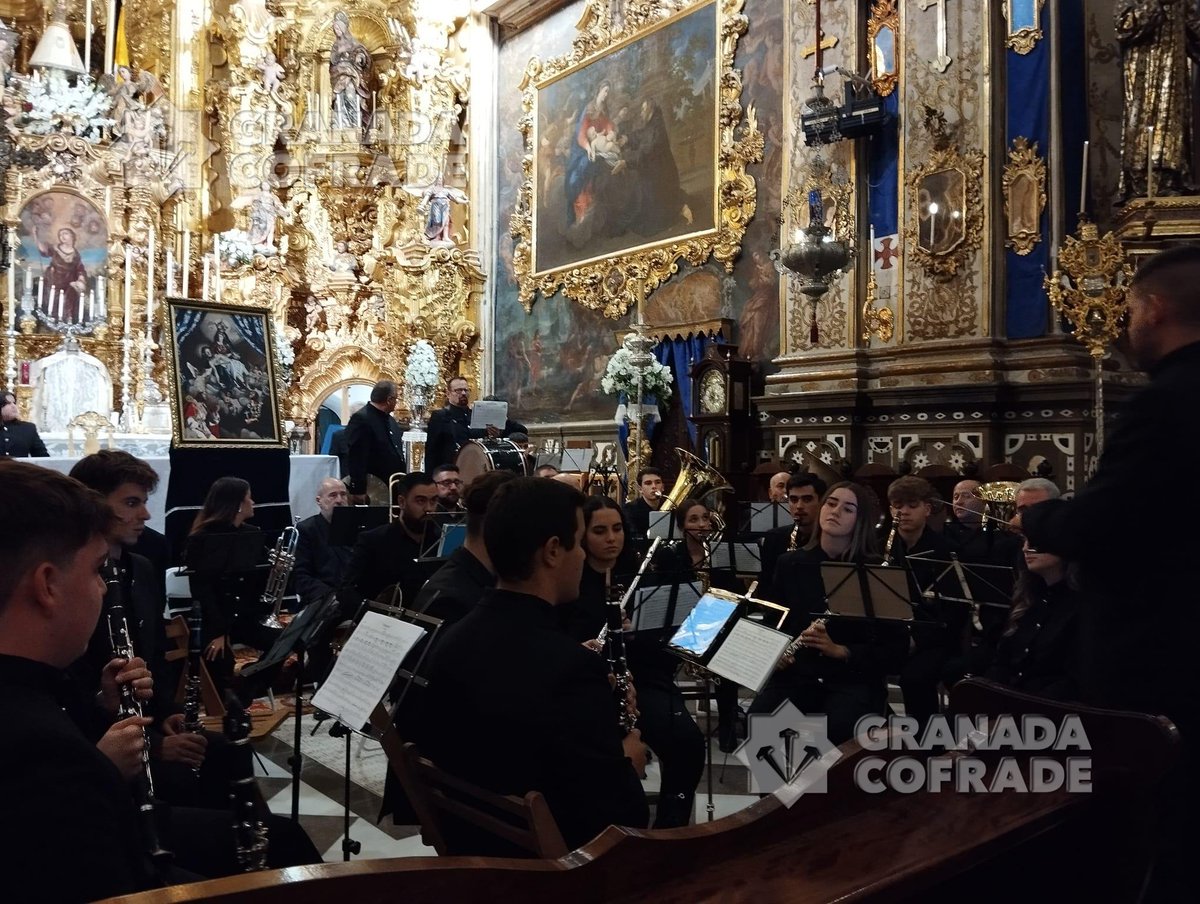 En este día de #SantaCecilia, patrona de los músicos, felicitamos a los componentes de las queridas <a href="/ccyttveracruz/">BCT Vera-Cruz Utrera</a> y <a href="/bmmaestroleyva/">Bm.maestroleyva</a> que cada Madrugá nos hacen disfrutar de sus sones detrás de nuestros Sagrados Titulares por las calles de nuestra ciudad.

¡Feliz día de la Música!