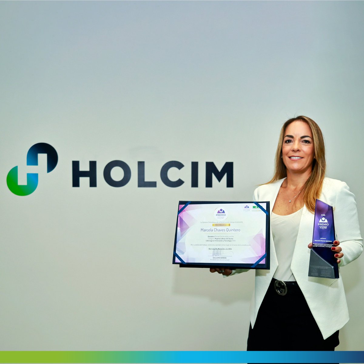 HOLCIMColombia1's tweet image. Felicitamos a Marcela Chaves, CMO, y a Gloria Perafán, Gerente de Sostenibilidad, ganadoras del premio ‘Construimos a la Par’ de @CamacolColombia, categoría ‘Mujeres Líderes en el Sector’.

#ConstruyendoProgreso #LiderazgoSostenible #sostenibilidad #ODS5 #innovación #tecnología