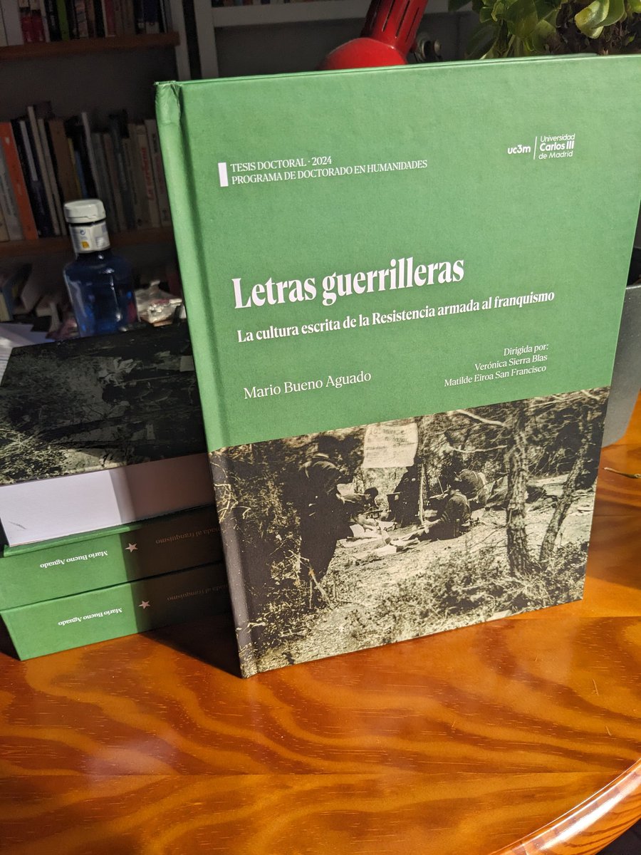 8 años desde que empecé a trabajar sobre la guerrilla antifranquista, 4 de contrarreloj predoctoral... y una foto que muestra que algo termina: la tesis está lista para sentencia.

Acaba de nacer "Letras guerrilleras. La cultura escrita de la Resistencia armada al franquismo"
