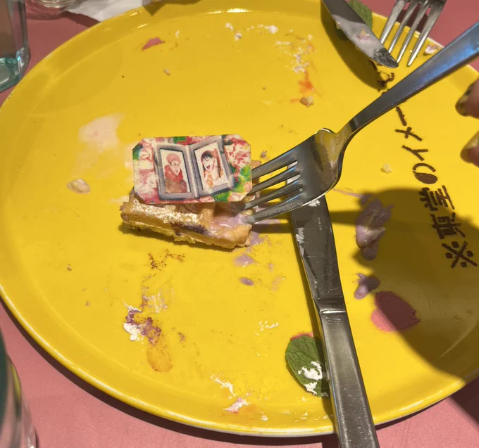 ハチさんと呪カフェいてきたよ〜!飯おいしかったけど脱兎パフェは生クリーム無双すぎた~~!色々話せて楽しかったね 