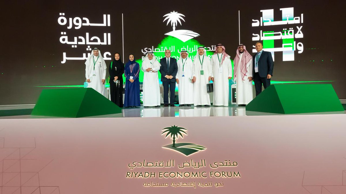 badrbinzaid's tweet photo. ترأس معالي وزير الصناعة والثروة المعدنية، الأستاذ بندر الخريف، جلسة ناقشت نتائج دراسة بحثية استقصائية حول آليات تعظيم العوائد الاقتصادية من الموارد الطبيعية، يشرفني أن أساهم في هذا الجهد البحثي بالتعاون مع فريق عمل مؤهل من الخبراء.
#منتدى_الرياض_الاقتصادي
#امتداد_لاقتصاد_واعد https://t.co/6Q8Le5UOyf