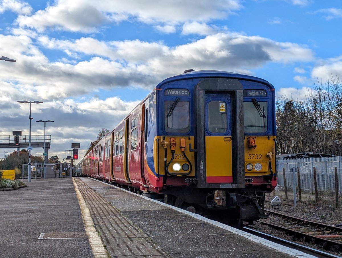 DownOnTheStour's tweet photo. Spanners has been located! 🛠️

Looking resplendent in BR Blue 455868 spanners brought us back to Waterloo after it randomly appeared in service 😍

#DOTS #railwayphotography #trainphotography #class455 #southwesternrailway https://t.co/3YjAw0aqLP