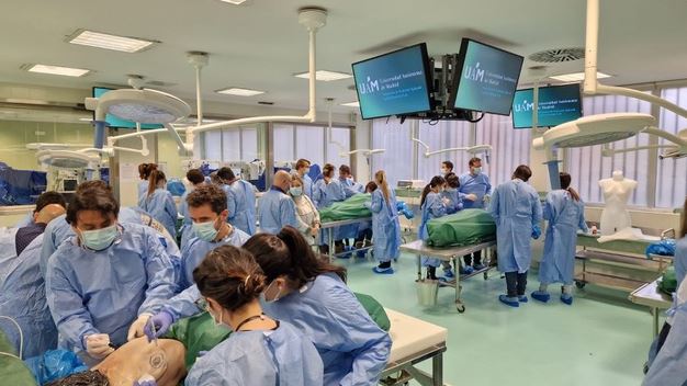 aecirujanos (@aecirujanos) on Twitter photo Os presentamos una nueva edición del curso iniciación a la cirugía de la mama en #cadaver con método Thiel organizado por <a href="/aec_mama/">aec_Patologíamamaria</a>
Accede a toda la info aquí👉aecirujanos.es/II-Curso-de-in…
<a href="/ESonjar/">Sonia Rivas Fidalgo</a> <a href="/EBuchV/">EBV</a> <a href="/AEPCIMA/">Cirujanos de la Mama</a> <a href="/ElisaYorkMD/">Elisa York</a>
<a href="/lrabadanruiz/">lorenzo rabadan ruiz</a> <a href="/lidia_blay/">Lidia Blay MD, PhD</a> <a href="/CpmTejerina/">Fundación Tejerina</a> <a href="/HULPSurgery/">Cirugía General y Digestiva H.U. La Paz, Madrid</a> Os presentamos una nueva edición del curso iniciación a la cirugía de la mama en #cadaver con método Thiel organizado por <a href="/aec_mama/">aec_Patologíamamaria</a>
Accede a toda la info aquí👉aecirujanos.es/II-Curso-de-in…
<a href="/ESonjar/">Sonia Rivas Fidalgo</a> <a href="/EBuchV/">EBV</a> <a href="/AEPCIMA/">Cirujanos de la Mama</a> <a href="/ElisaYorkMD/">Elisa York</a>
<a href="/lrabadanruiz/">lorenzo rabadan ruiz</a> <a href="/lidia_blay/">Lidia Blay MD, PhD</a> <a href="/CpmTejerina/">Fundación Tejerina</a> <a href="/HULPSurgery/">Cirugía General y Digestiva H.U. La Paz, Madrid</a>