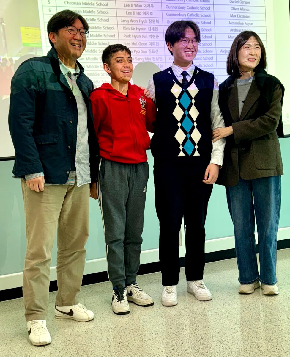 GunnersburySch's tweet image. Gunnersbury boys arrived safely in Korea and started off the 2nd part of the exchange at the Institute of Education