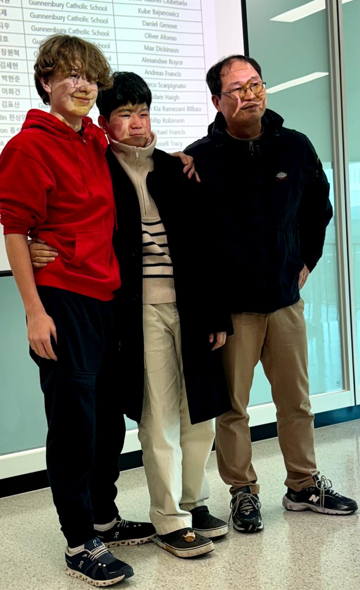 GunnersburySch's tweet image. Gunnersbury boys arrived safely in Korea and started off the 2nd part of the exchange at the Institute of Education