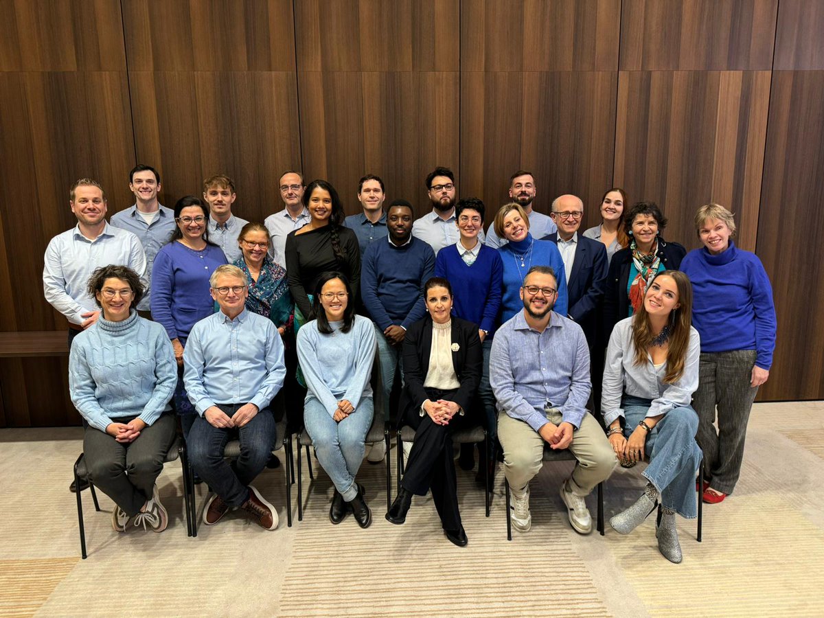 During #WAAW2024 the ESCMID Executive Committee and Office are participating in the colour campaign and #GoingBlue!

#AMR is a serious threat to global health and all of ESCMID's leadership understand the need to educate, advocate and act now to address this crisis.