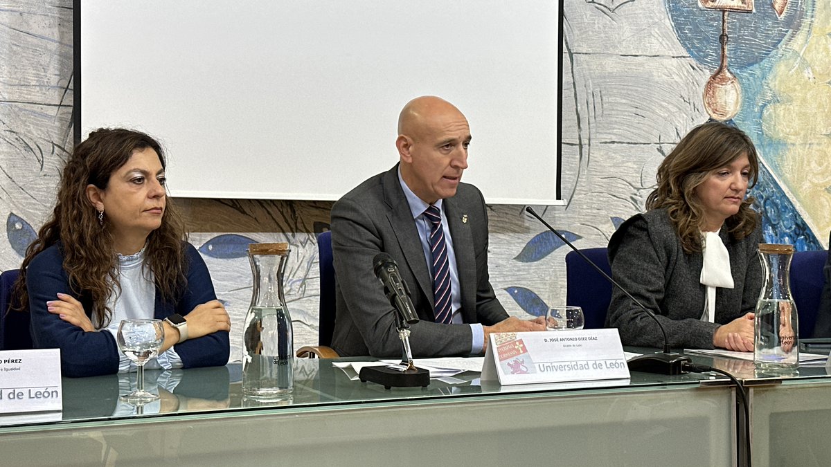 Ayuntamiento de León (@leonayto) on Twitter photo La <a href="/unileon/">Universidad de León</a> ha elaborado un estudio sobre turismo liderado por el profesor Ramón Rueda, una investigación que deja en evidencia el buen hacer de #LeónEsp en este sector. Esta radiografía permitirá seguir mejorándolo, según ha destacado José Antonio Diez, el alcalde de la ciudad. La <a href="/unileon/">Universidad de León</a> ha elaborado un estudio sobre turismo liderado por el profesor Ramón Rueda, una investigación que deja en evidencia el buen hacer de #LeónEsp en este sector. Esta radiografía permitirá seguir mejorándolo, según ha destacado José Antonio Diez, el alcalde de la ciudad.