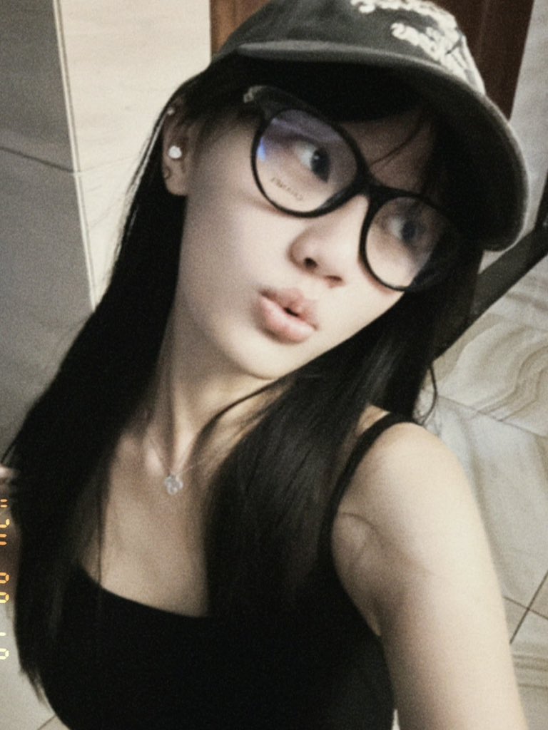 【网友投稿 No.1286】美脚眼镜小姐姐第六弹 #眼镜娘 #眼镜妹 #投稿 #反差 #投稿曝光 #女友 #女友分享
#女友系列 #女同学 #女同事 #足控 https://t.co/BskJeSjeAq