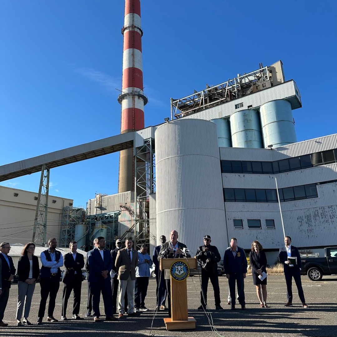 Really excited about this project. Not only will this eyesore (and yes I called it a "dystopian hellscape") along our Bridgeport waterfront be coming down, but it also gives the community a chance to be involved in its reimagining. 

connecticut.news12.com/private-develo…