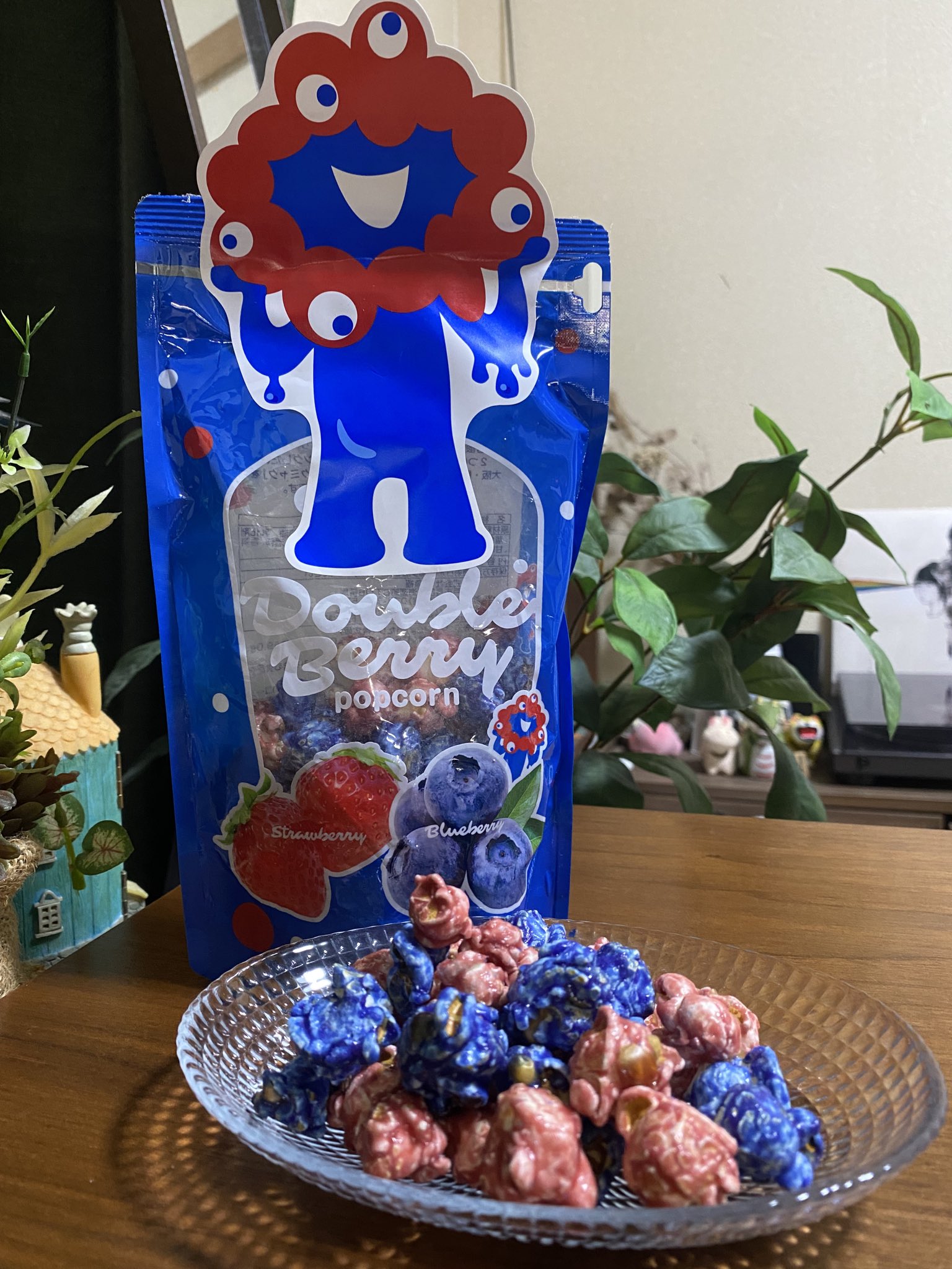 大阪万博限定　ミャクミャクポップコーン ミャクミャクいちごミルク風味キャラメルポップコーン | 2025