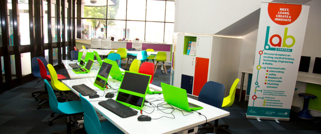 DoMoreRed's tweet image. 🤖 #LabCentral is our creative space within @RedbridgeLibs

where tech enthusiasts can learn more about new #technology and even try it out!  From #3DPrinting and #Coding classes to #Robotics - check out what Lab Central has to offer.
🤖 Find out more: vrcl.uk/3sMzK0u