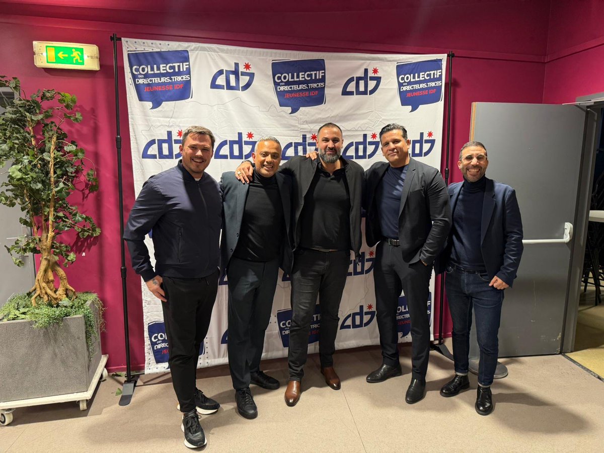 🎉 Honneur d’animer une table ronde au #DDay du CDJ IDF.
🤝 Avec Idriss Niang, David Puzos, Mokrane Rahmoune, j'ai donné la vision de la <a href="/ML_PTE/">Mission Locale Paris Terres D'Envol</a>, un message clair : unir forces, transversalité &amp; jeunesse au cœur.

Ensemble pour l’avenir ! 💡

#InnovationSociale <a href="/HamidChabani/">Hamid Chabani</a>