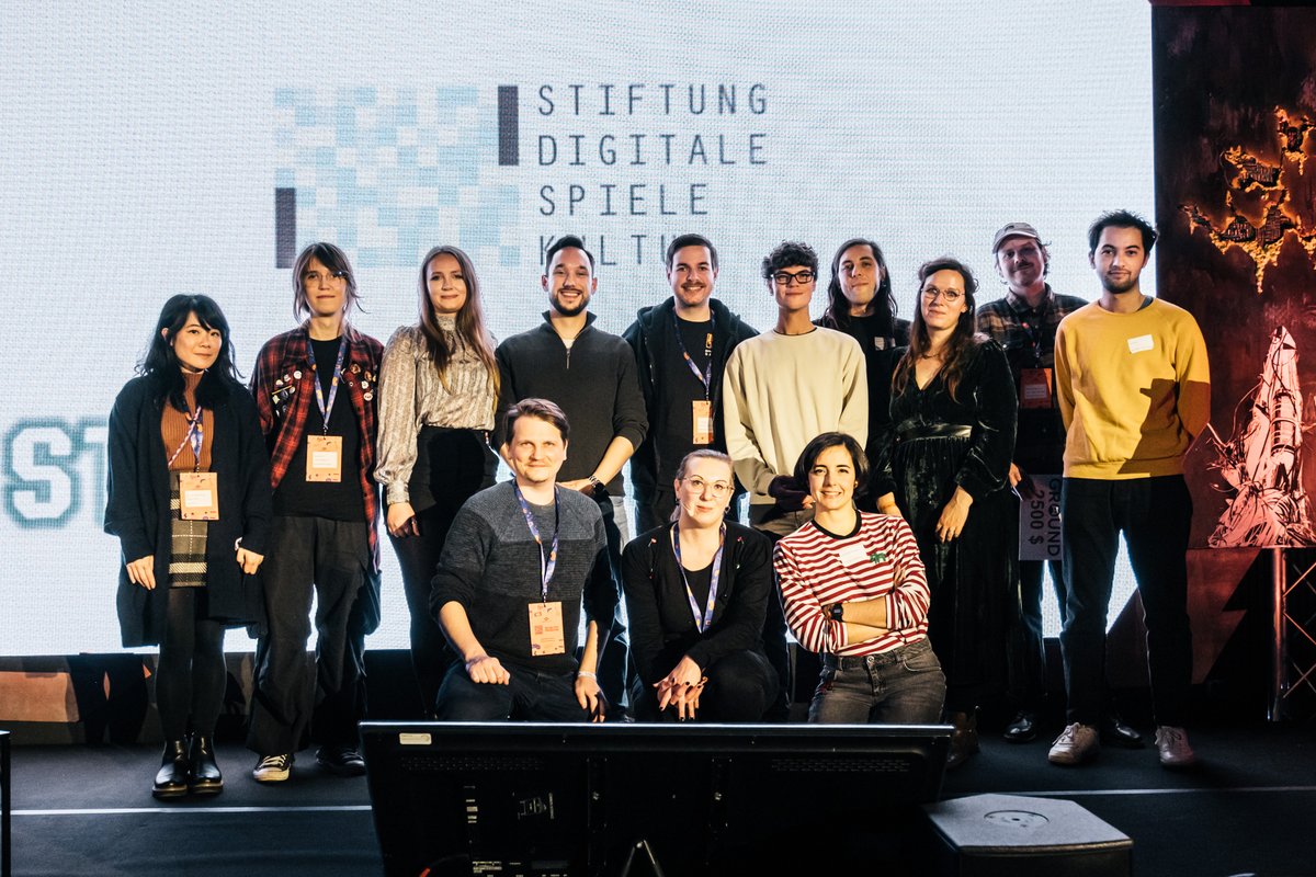 Congratulations to #THEROOFInteractive for winning the #PitchCompetition at last week’s @GamesGroundB! 🎉 Several of our #Games #Entrepreneurs took part in the event &amp; pitched their games to <a href="/TheJackyMartin/">Jacky Martin</a>, <a href="/_MelvinFrank/">Melvin Frank</a>  (<a href="/I3Agency/">INSTINCT3🏳️‍🌈</a>) &amp; Jan Halwe (<a href="/ByteRockers/">ByteRockers' Games</a>). 🙏 <a href="/medienboard/">Medienboard</a>