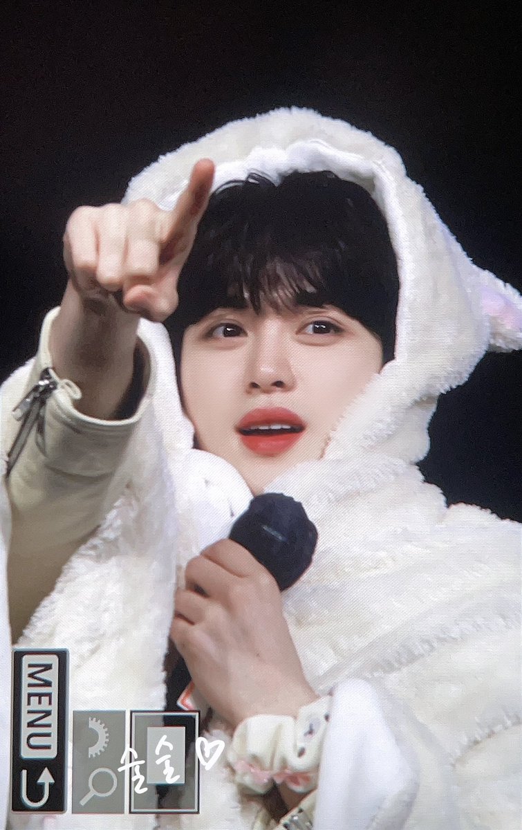 alcohol0522's tweet photo. 241122

힐끔

#이펙스 #EPEX #아민 #AMIN #조민우

#사랑이_술술_나오네 https://t.co/wB6yIMsz3S