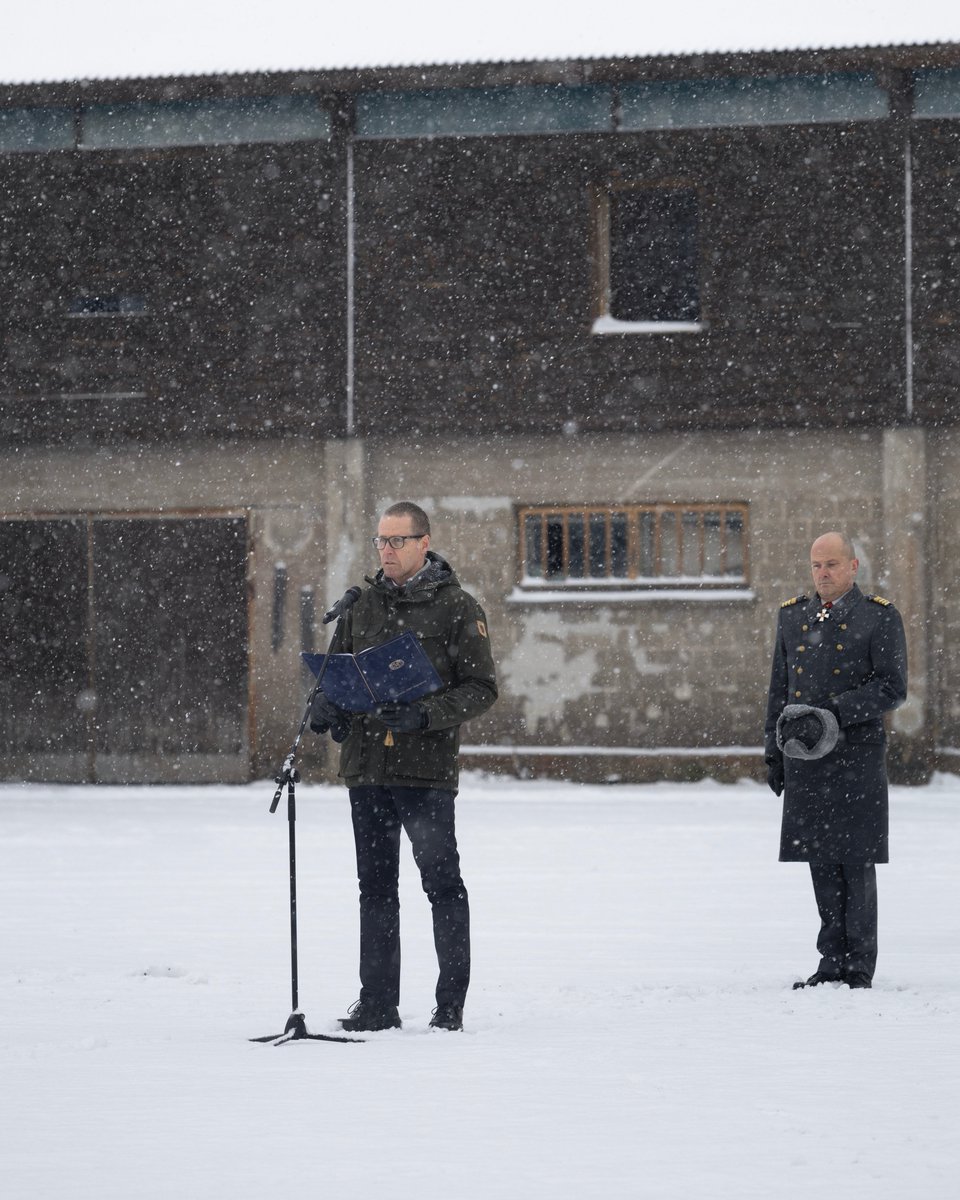 KaartinJR's tweet photo. Puolustusvoimien urheilukoulun alokkaat vannoivat tänään #sotilasvala'n Santahaminassa.

Sotilasvalan vastaanotti #kaartjr komentaja, eversti Matti Honko ja sen esilukijana toimi Suomen sotilasurheiluliiton puheenjohtaja eversti (evp) Juha Kylä-Harakka.
 #santahamina #urhk https://t.co/xlAPkLHZXI