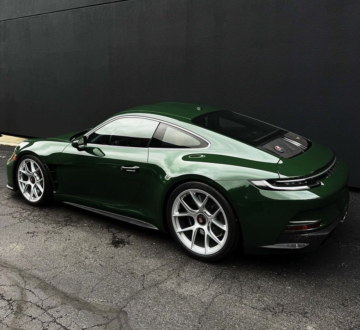 PorscheCIub's tweet photo. Paint-to-Sample British Racing Green 992 S/T https://t.co/a8ufwvenrj